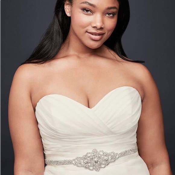 Wedding Dress - Picture 2 of 4